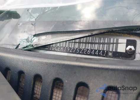 2005 Chevrolet Silverado z USA, uszkodzony, nr VIN 0001GCEK19Z264441